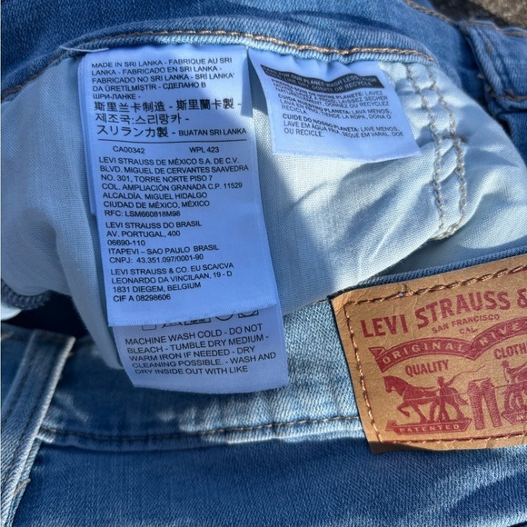 Levi’s Mid length shorts light wash size 31 - Picture 5 of 5